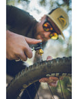 Lezyne Tubeless CO2 Blaster w/ Cartridges- Black/Gold