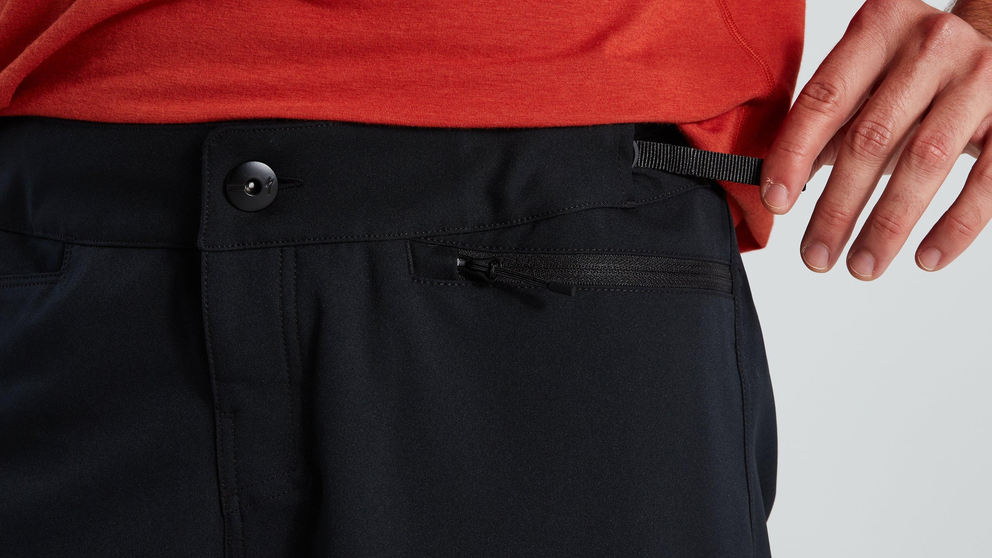 Close up of retention system of Specialized Men's Trail Shorts with Liner