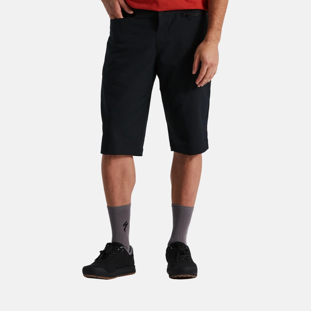Guy wearing Specialized Men's Trail Shorts with Liner