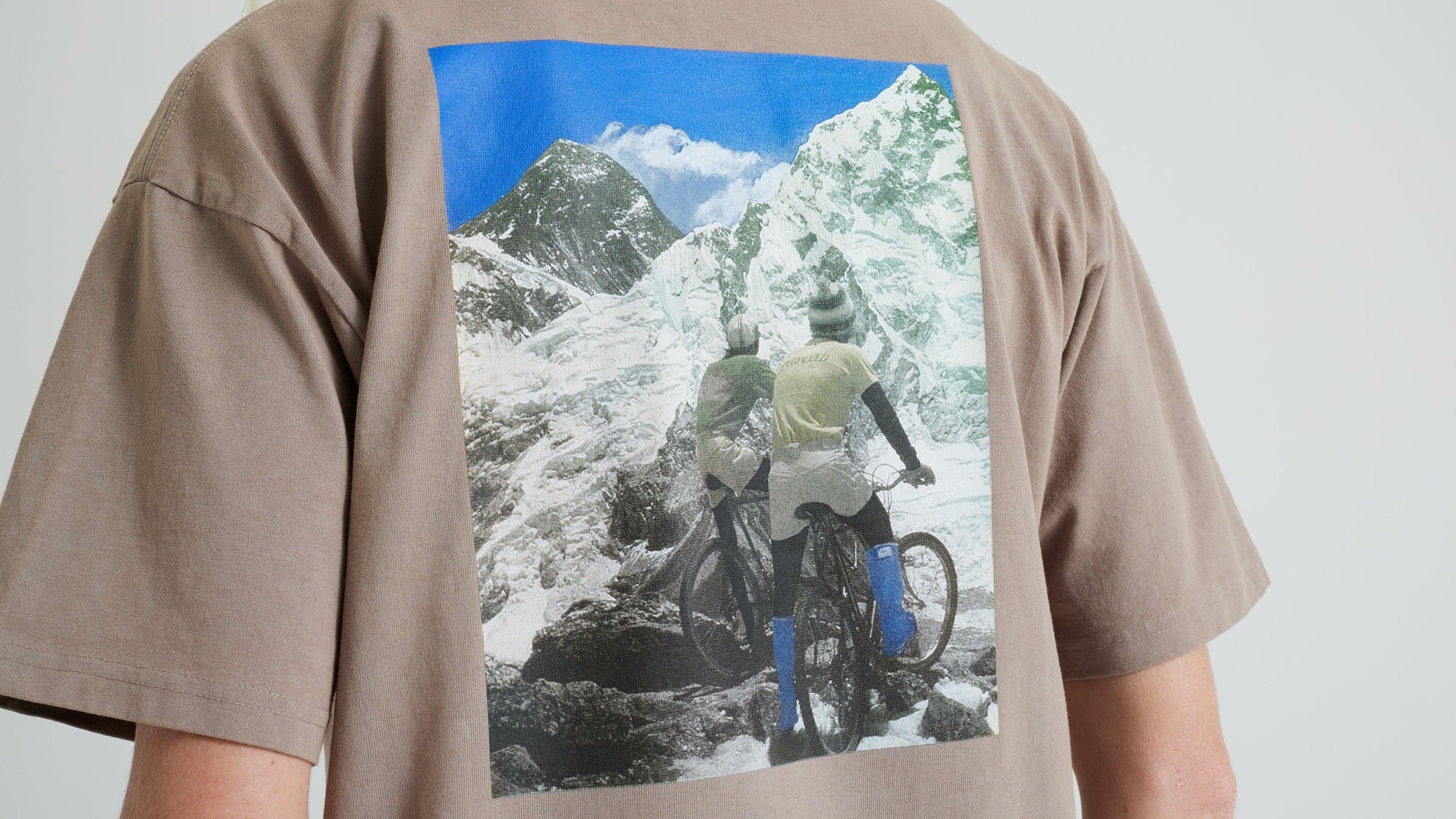Specialized Graphic Short Sleeve Relaxed T-Shirt - Taupe Hrtg Graphic