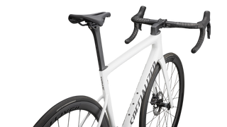 Specialized Tarmac SL8 Expert - Shimano Ultegra Di2 - Gloss White / Black Metallic