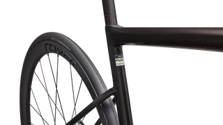Specialized Tarmac SL8 Expert - SRAM Force AXS  - Gloss Obsidian Metallic / 25% Cqv Reflex Super Red Pearl Over White