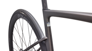 2027 Tarmac SL9 Expert - SRAM Force AXS - Satin Warm Smoke Metallic / Silver Dust