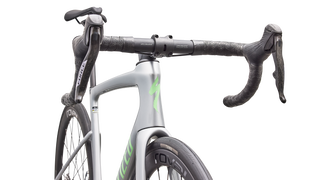 2027 Tarmac SL9 Expert - SRAM Force AXS - Gloss Silver Dust / Powder Lime