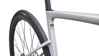 2027 Tarmac SL9 Expert - SRAM Force AXS - Gloss Silver Dust / Powder Lime