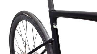2027 Tarmac SL9 Expert - Shimano Ultegra Di2 - Gloss Black / Silver Dust
