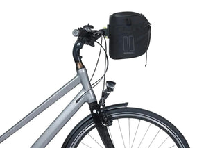 Basil Move Handlebar Bag 7–8L - Black