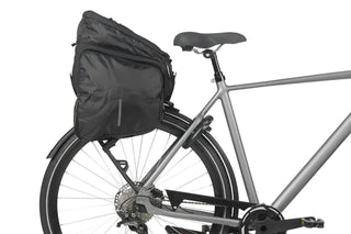 Basil Move Trunk Bag 10–26L - Black