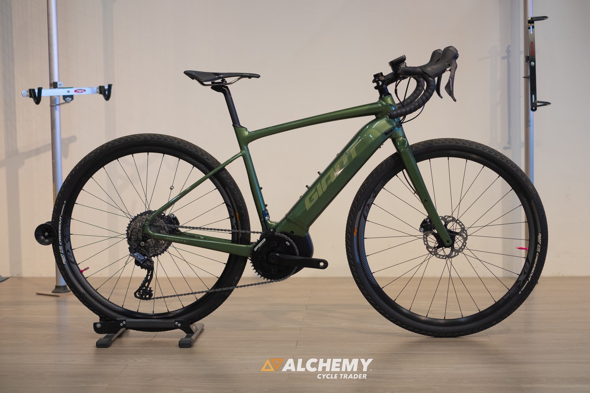 Giant Revolt E+ Medium 2022 Alchemy Cycle Trader - Main Image
