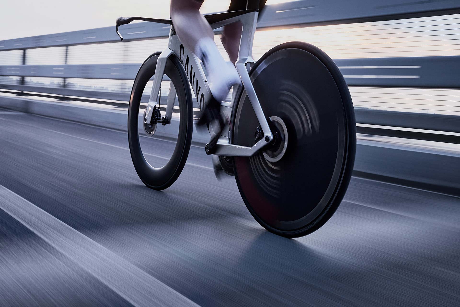 DT Swiss ARC1100 700C CL Disc 12/142 Wheel