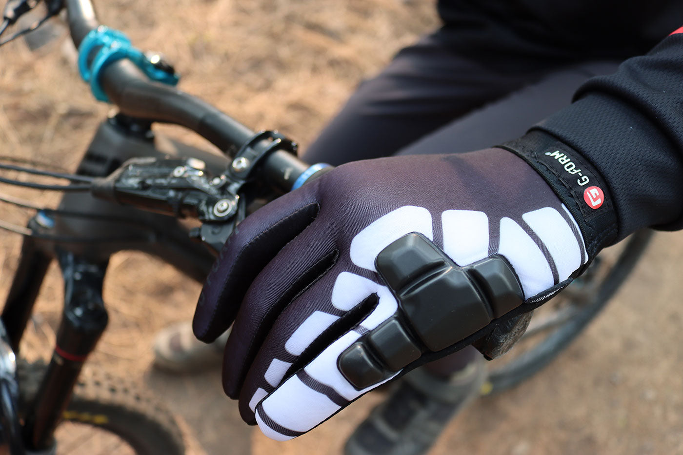 G-Form Bolle Cold Weather Glove - Black/White