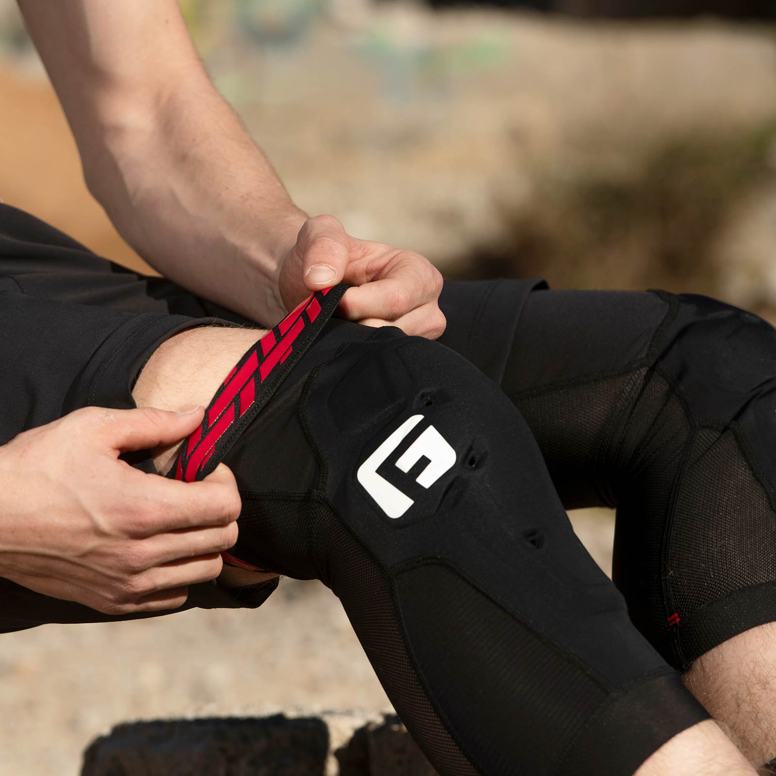G-Form X4 Knee Guard - Black
