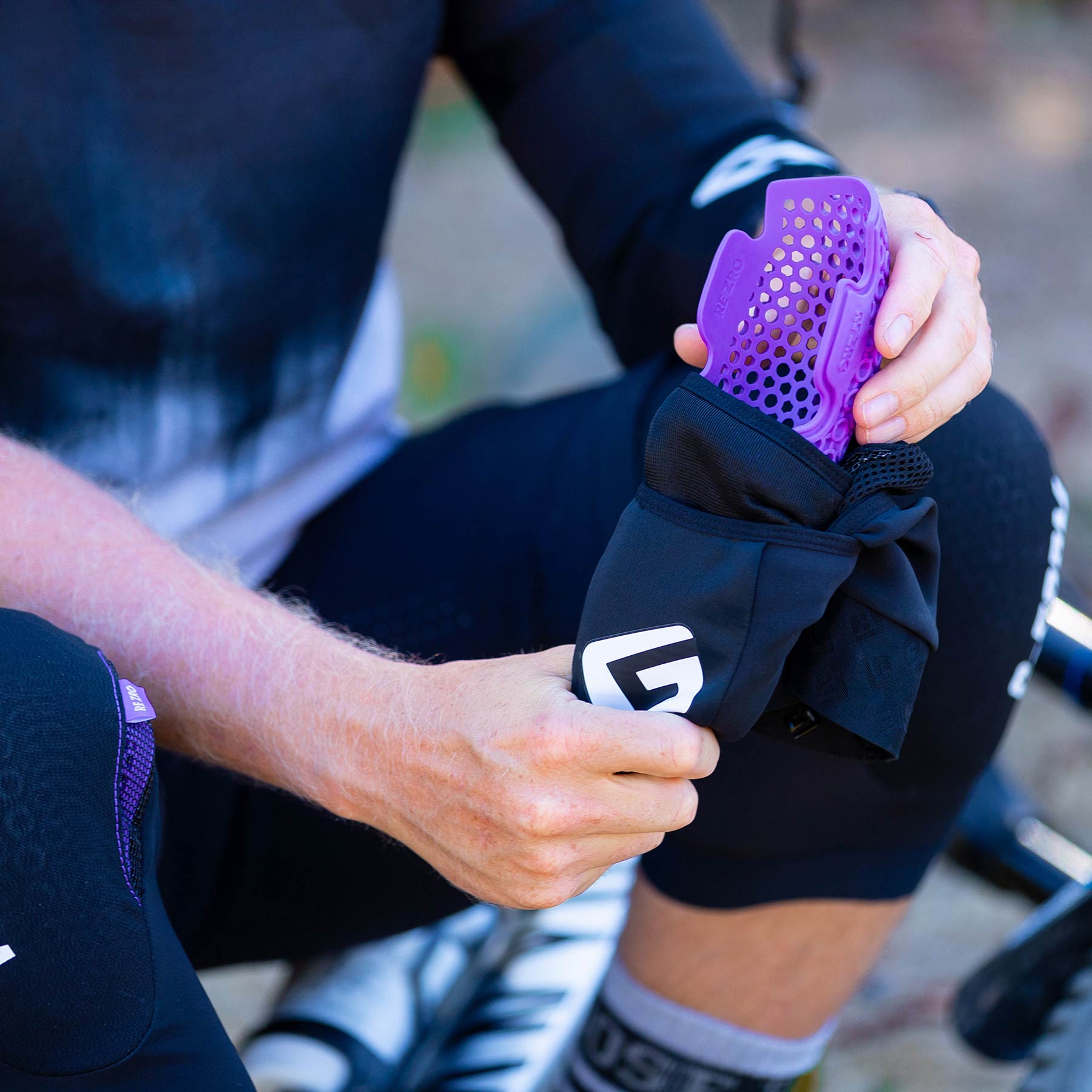 G-Form Terra Knee Guard - Black