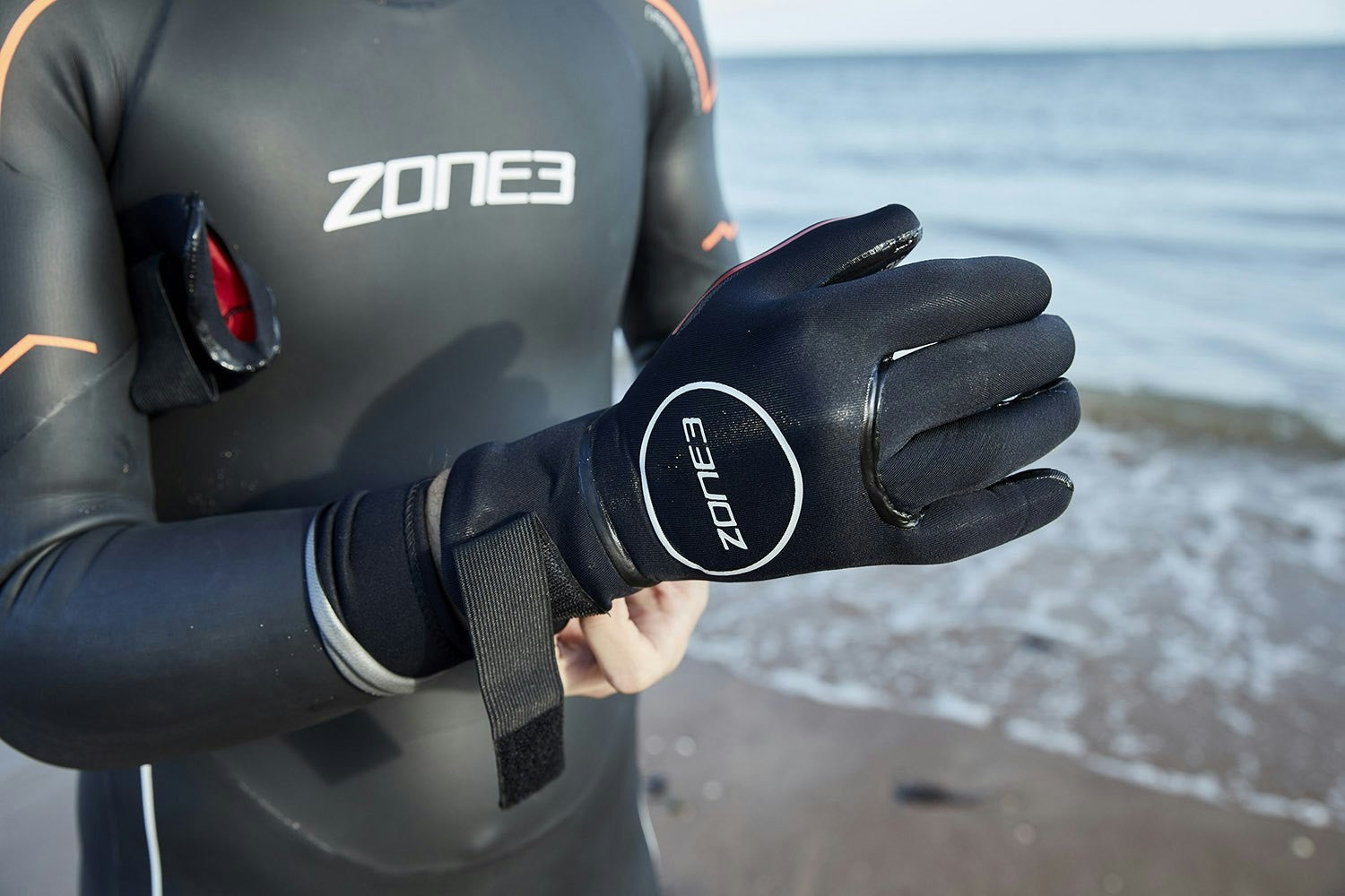 Zone3 Heat-Tech Swim Gloves - Black/Red