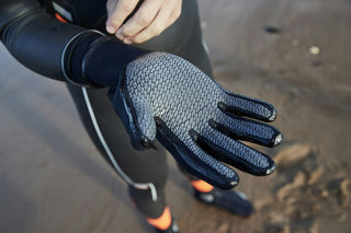 Zone3 Heat-Tech Swim Gloves - Black/Red