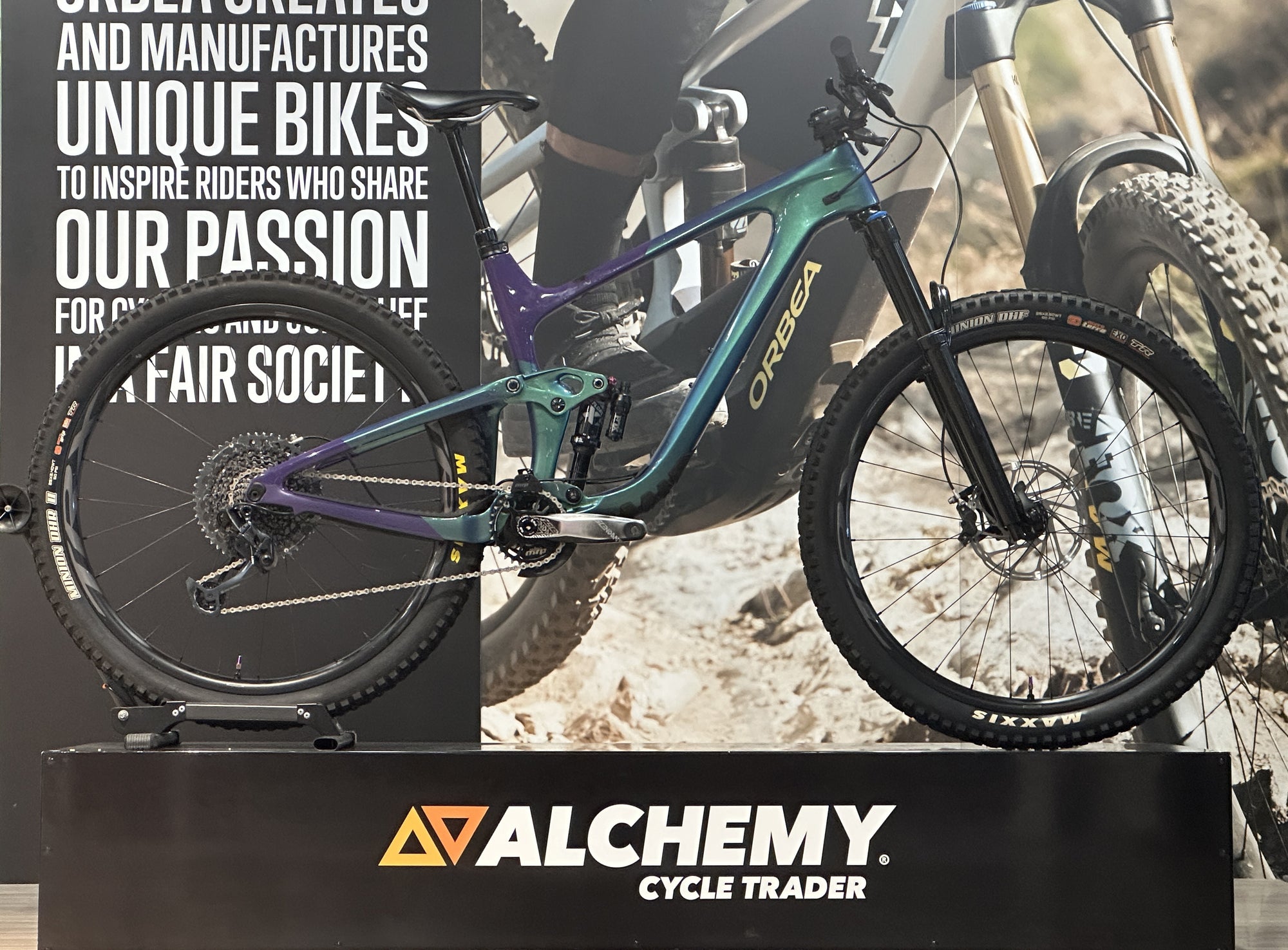 Giant Trance X Advanced Pro Large 2021 Alchemy Cycle Trader