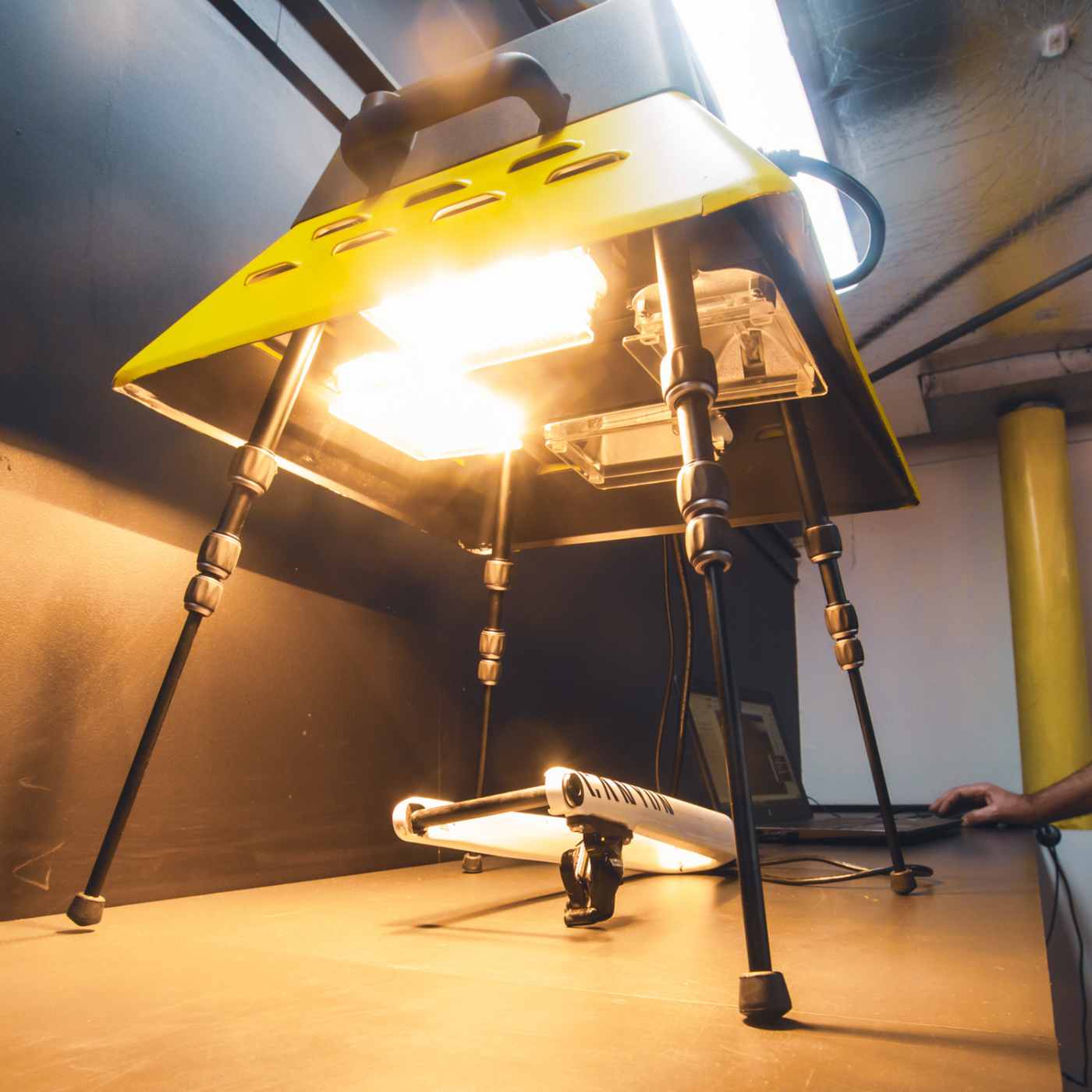 Thermal imaging carbon fibre testing machine scanning a carbon bike frame