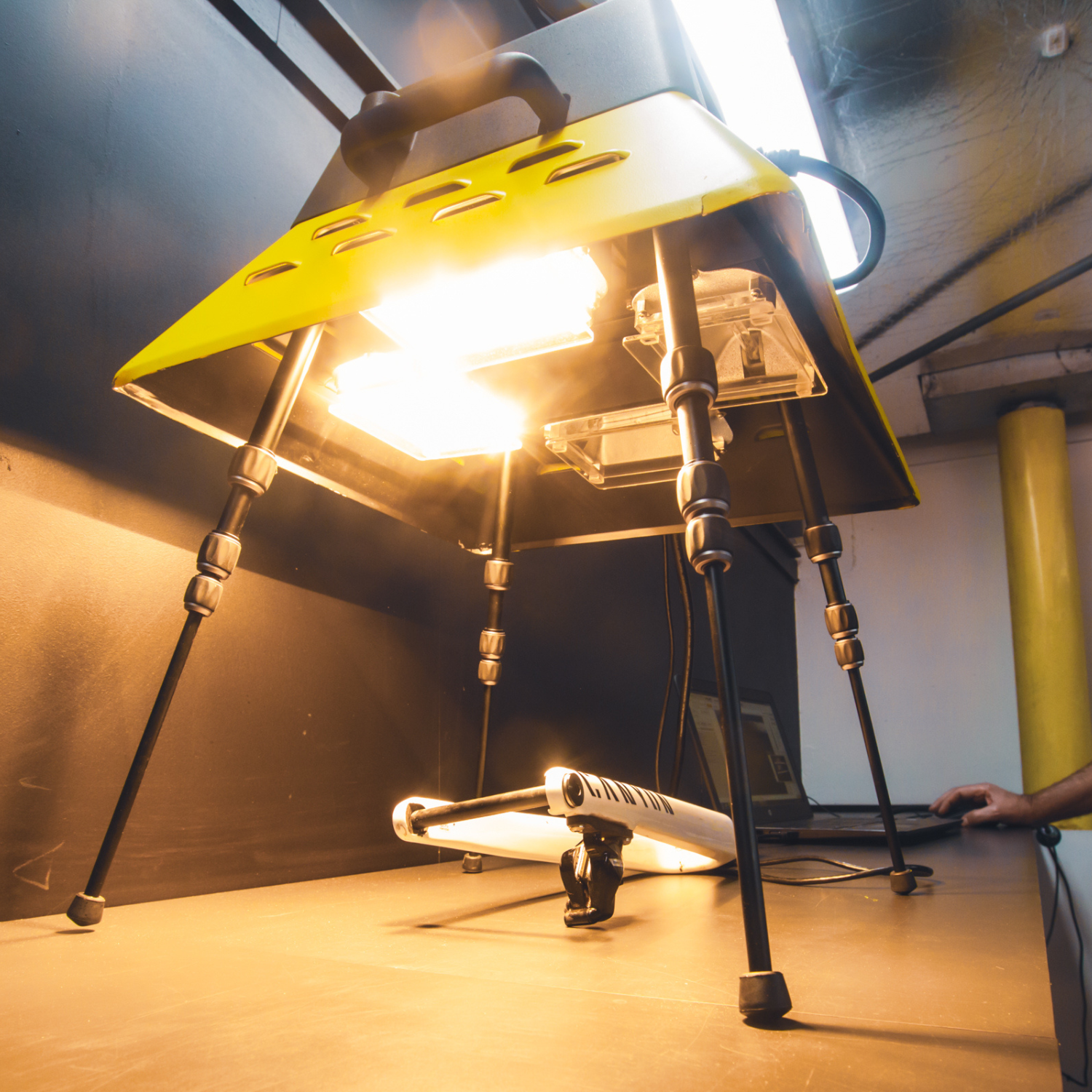 Thermal imaging carbon fibre testing machine scanning a carbon bike frame