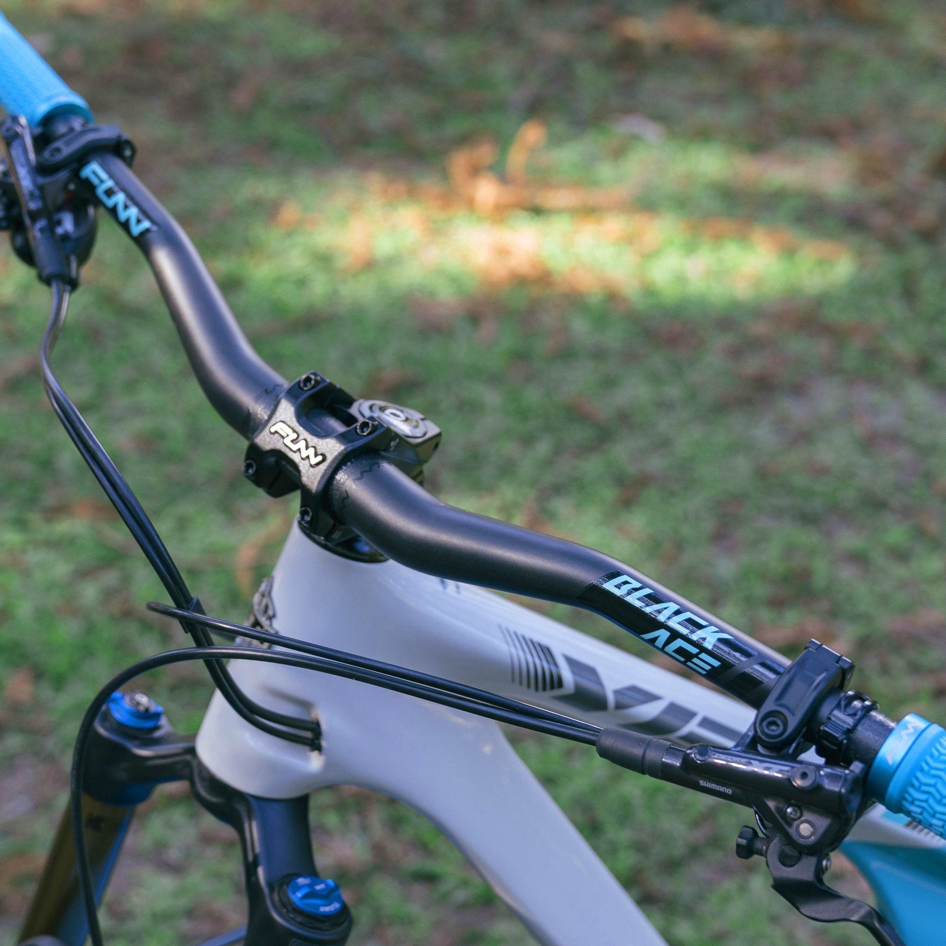 FUNN Black Ace Carbon Handlebar 15mm Rise - Black