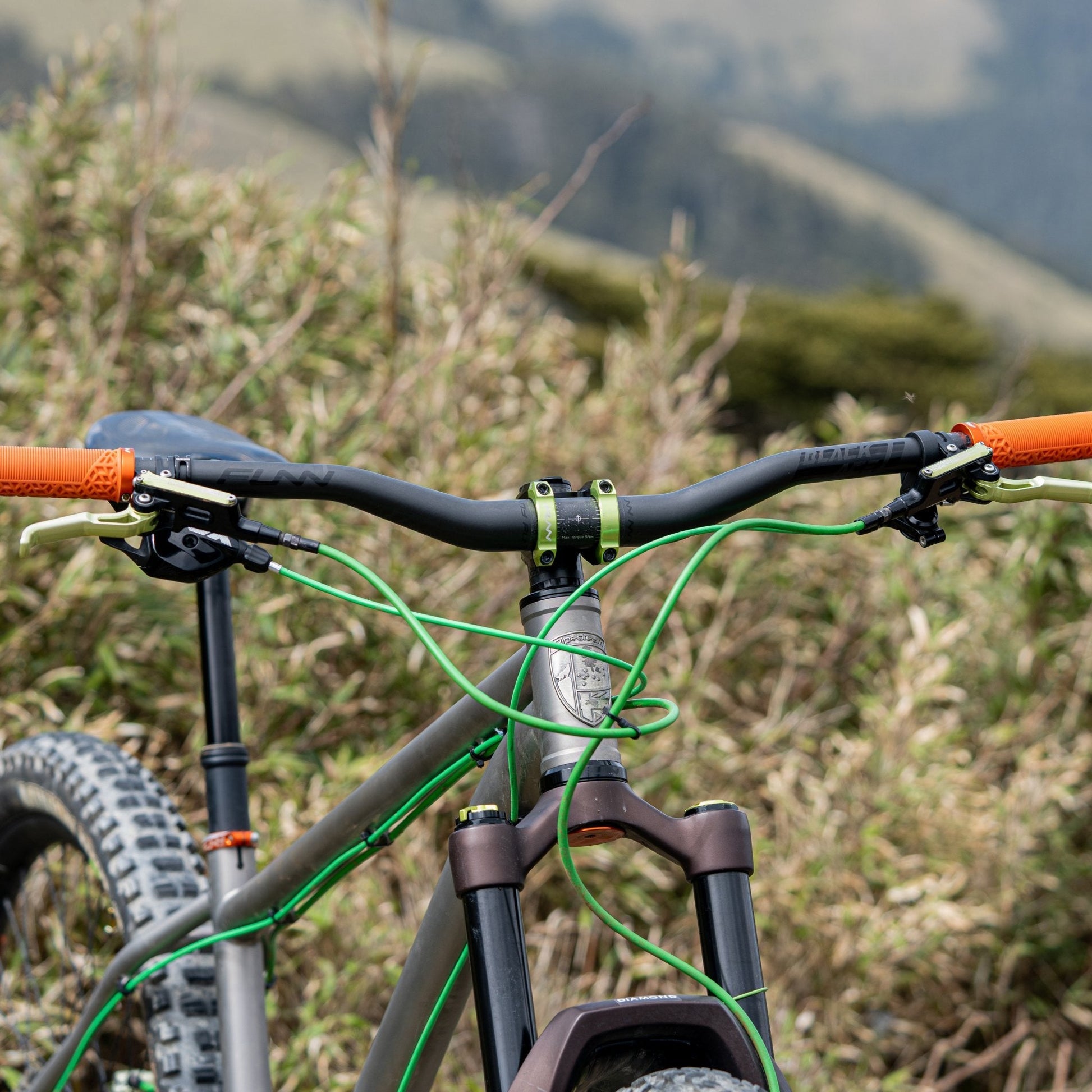 FUNN Black Ace Carbon Handlebar 15mm Rise - Black