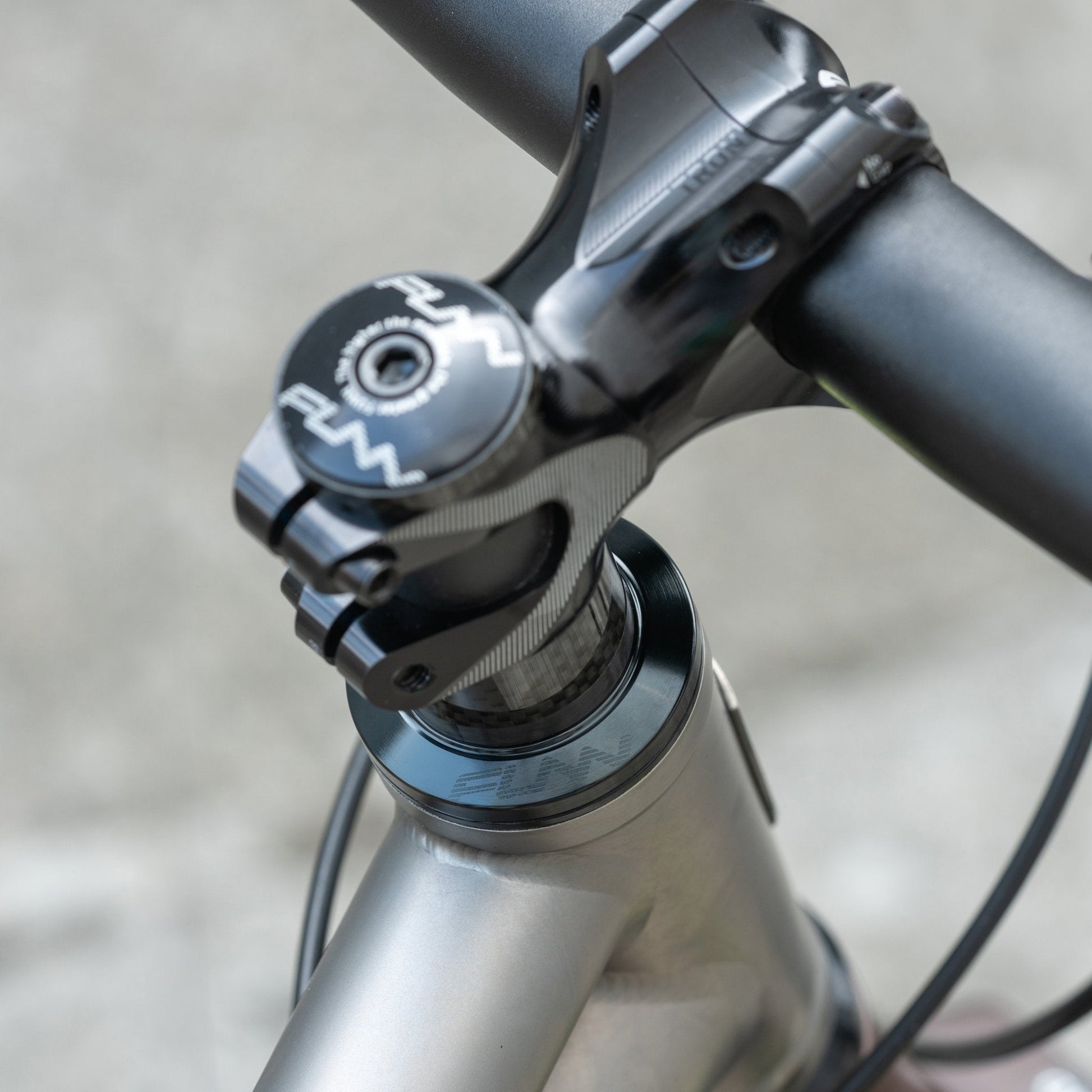 FUNN Descend Upper Headset ZS 44/28.6 - Black