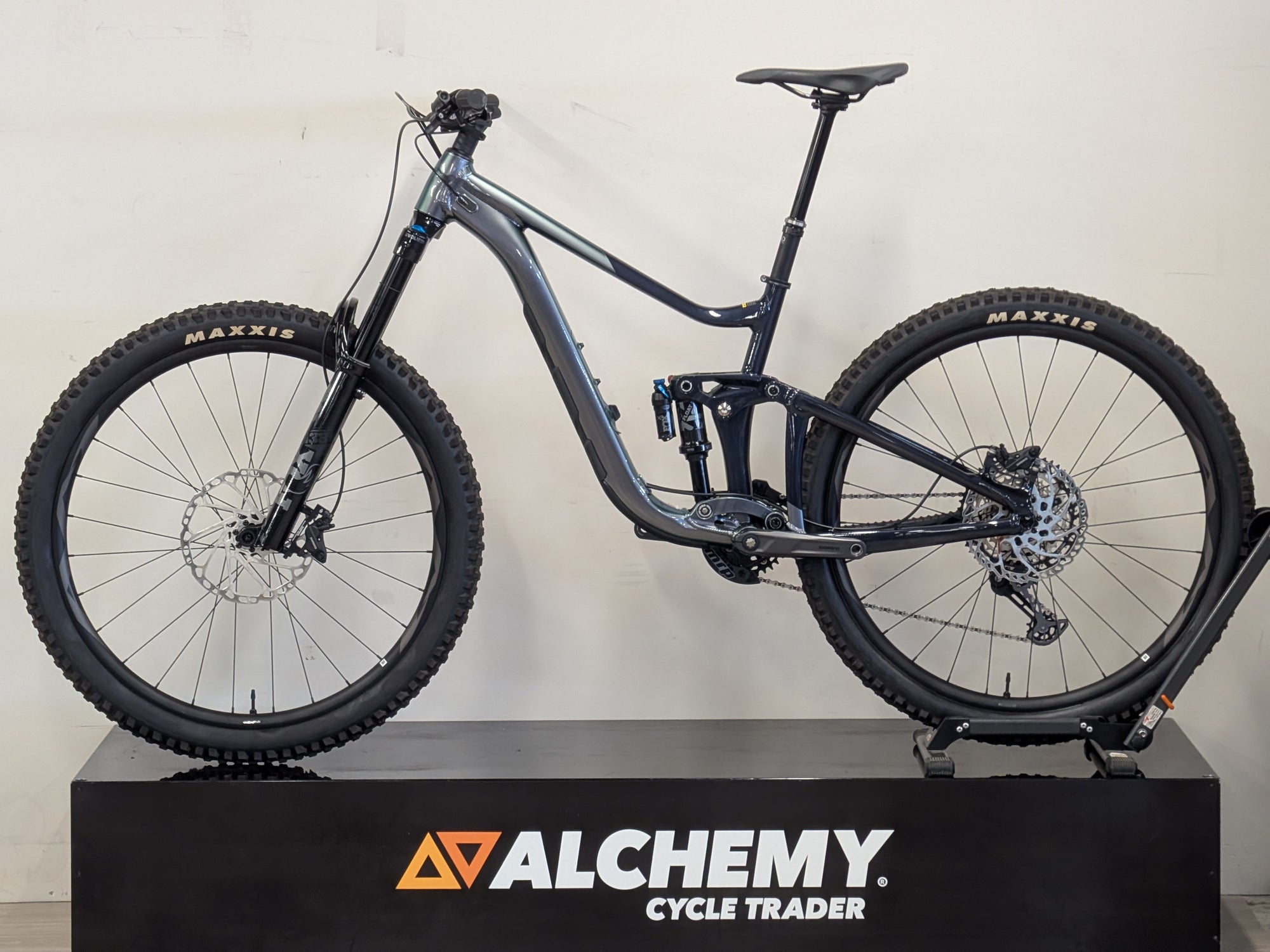 Giant Reign 1 Medium  2024