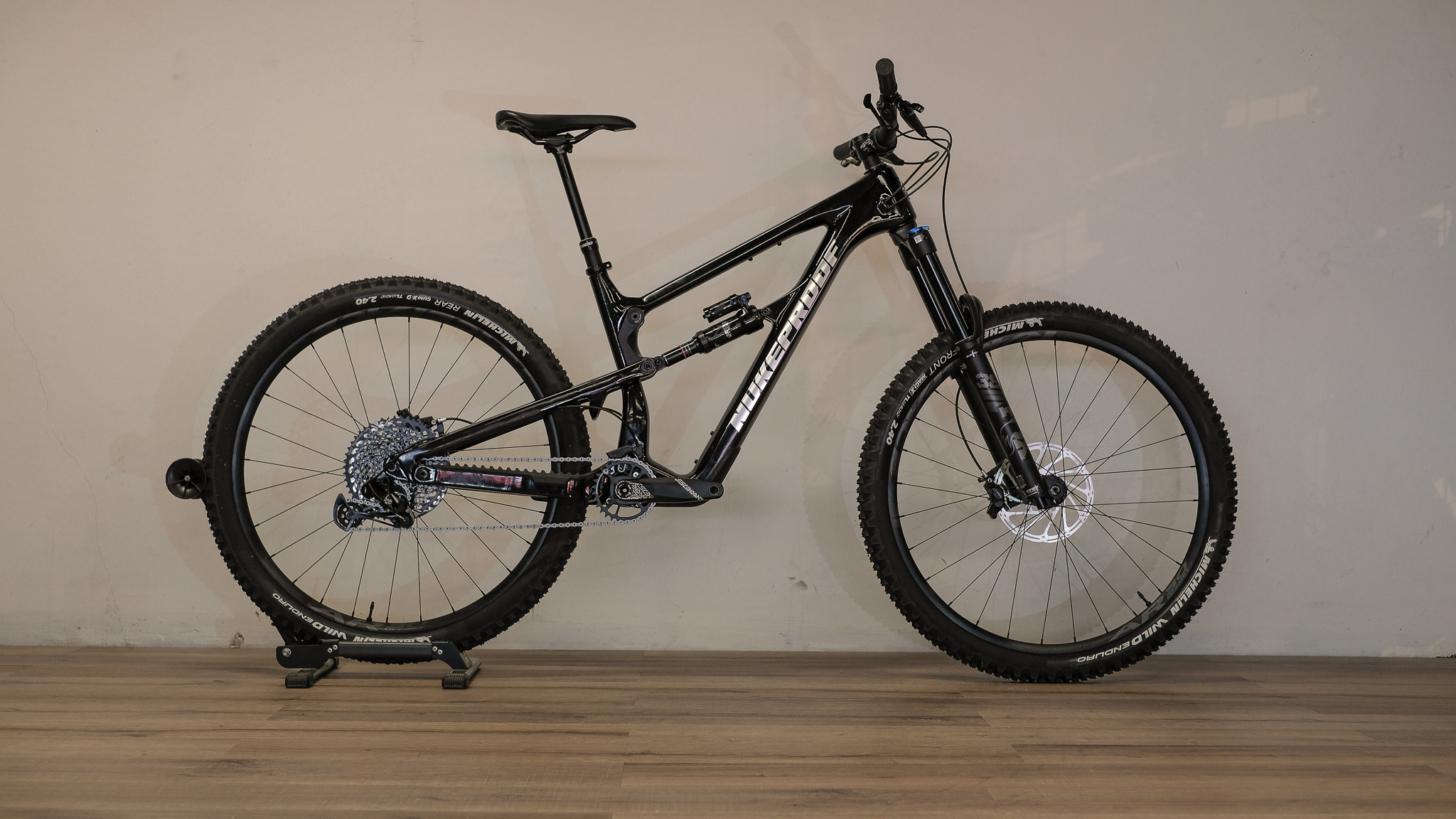 carbon nukeproof mega